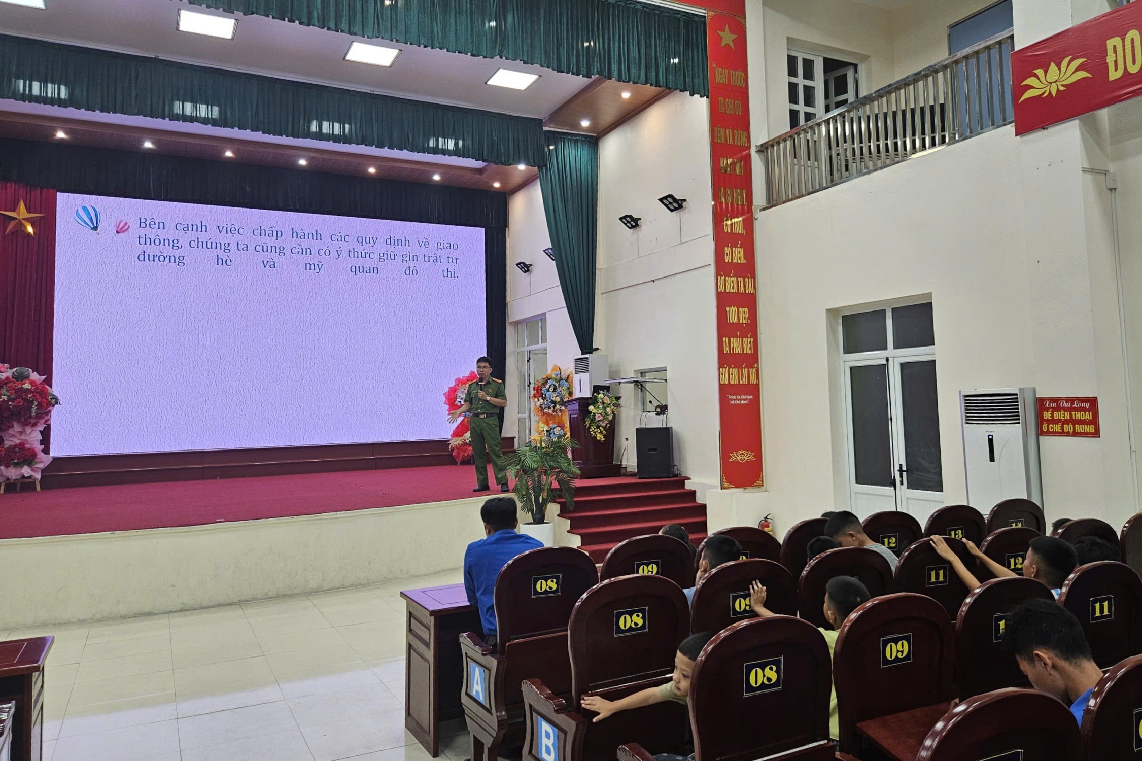 Công an đặc khu Bạch Long Vĩ tuyên truyền pháp luật về trật tự an toàn giao thông cho thanh thiếu nhi